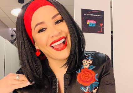 Mamá de Carolina Sandoval se puso vacuna del COVID: ¿Qué reacción tuvo?