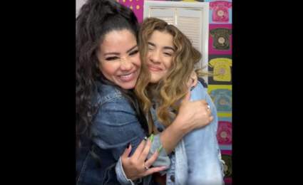 ¿Carolina Sandoval imitó a Thalía?: Esto hizo en cena de lujo con su mamá y sus hijas