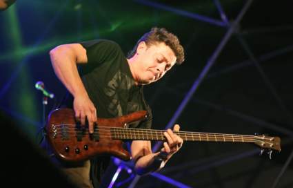 Muere bajista de La Mosca a los 48 años. ¿Qué le pasó a Adrián Cioncio?