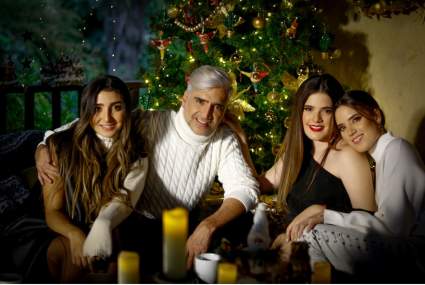 Alejandro Fernández se une a sus hijas para celebrar la navidad ¿De qué manera?