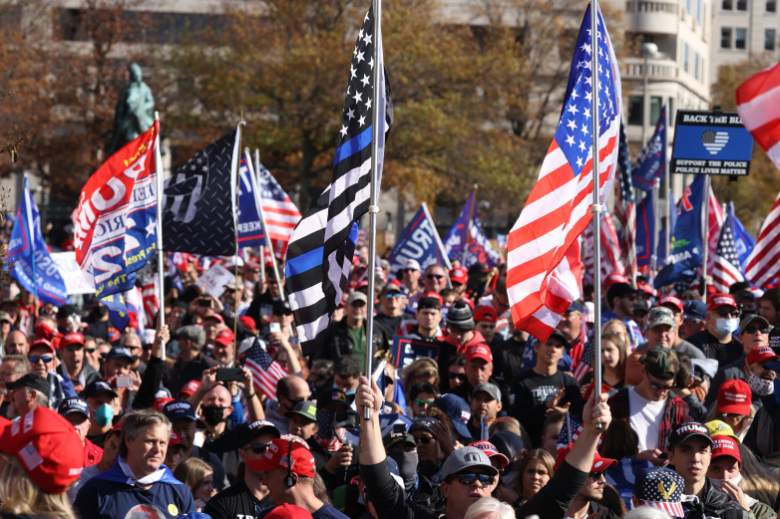 La gente participa en la “Marcha del Millón de MAGA” desde Freedom Plaza hasta la Corte Suprema el 14 de noviembre de 2020.