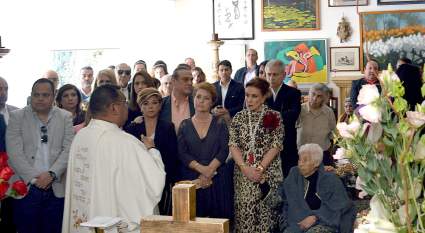 Atacan a Laura Zapata por dejar a su abuelita Eva en un asilo: ¿Qué dice ella?