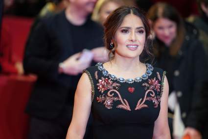Salma Hayek logró tremenda hazaña y celebró con este sexy atuendo: [FOTO]