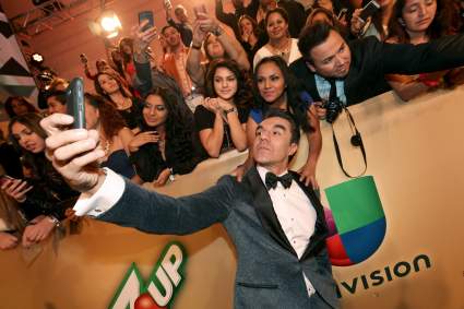 Murió el papá de Adrián Uribe: ¿Cómo falleció el padre del actor?