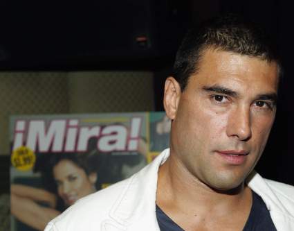 Eduardo Yañez golpea a otro reportero: [VIDEO]