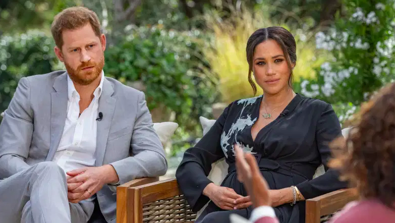 El príncipe Harry y Meghan Markle en entrevista con Oprah Winfrey.