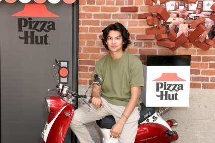 Estrella de Cobra Kai muestra sus colores ¿a quien apoya?