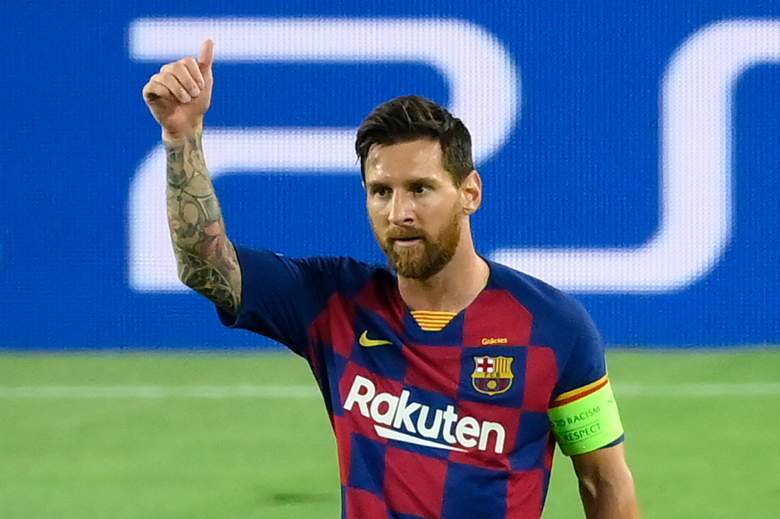 El delantero argentino del Barcelona Lionel Messi celebra tras marcar un gol durante los octavos de final de la Liga de Campeones de la UEFA entre el FC Barcelona y el Napoli en el estadio Camp Nou de Barcelona el 8 de agosto de 2020