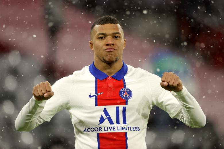 Kylian Mbappe del Paris Saint-Germain celebra tras anotar el primer gol de su equipo durante el partido de cuartos de final de la Liga de Campeones de la UEFA entre el FC Bayern de Múnich y el Paris Saint-Germain en el Allianz Arena el 07 de abril de 2021 en Munich, Alemania .