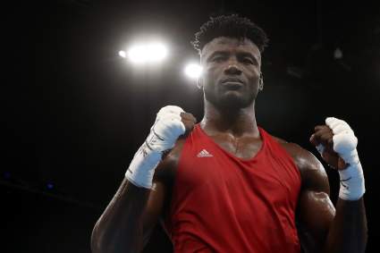 Eje Ajagba protagoniza salvaje nocaút contra Brian Howard: [Video]