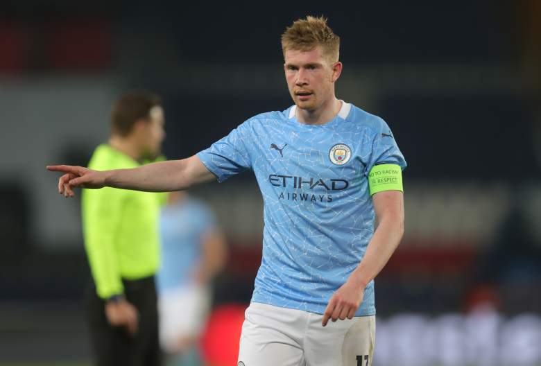 Kevin de Bruyne del Manchester City reacciona durante el primer partido de la semifinal de la Liga de Campeones de la UEFA entre el Paris Saint-Germain y el Manchester City en el Parc des Princes el 28 de abril de 2021 en París, Francia.