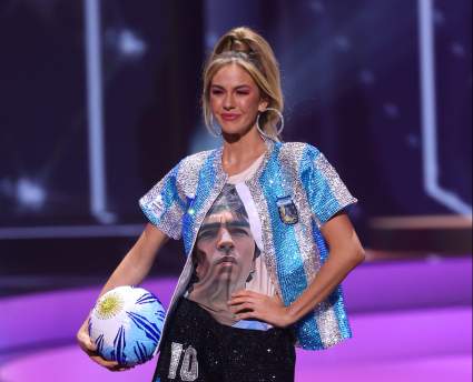 El polémico “traje típico” de Miss Argentina vestida de Maradona: [Video]