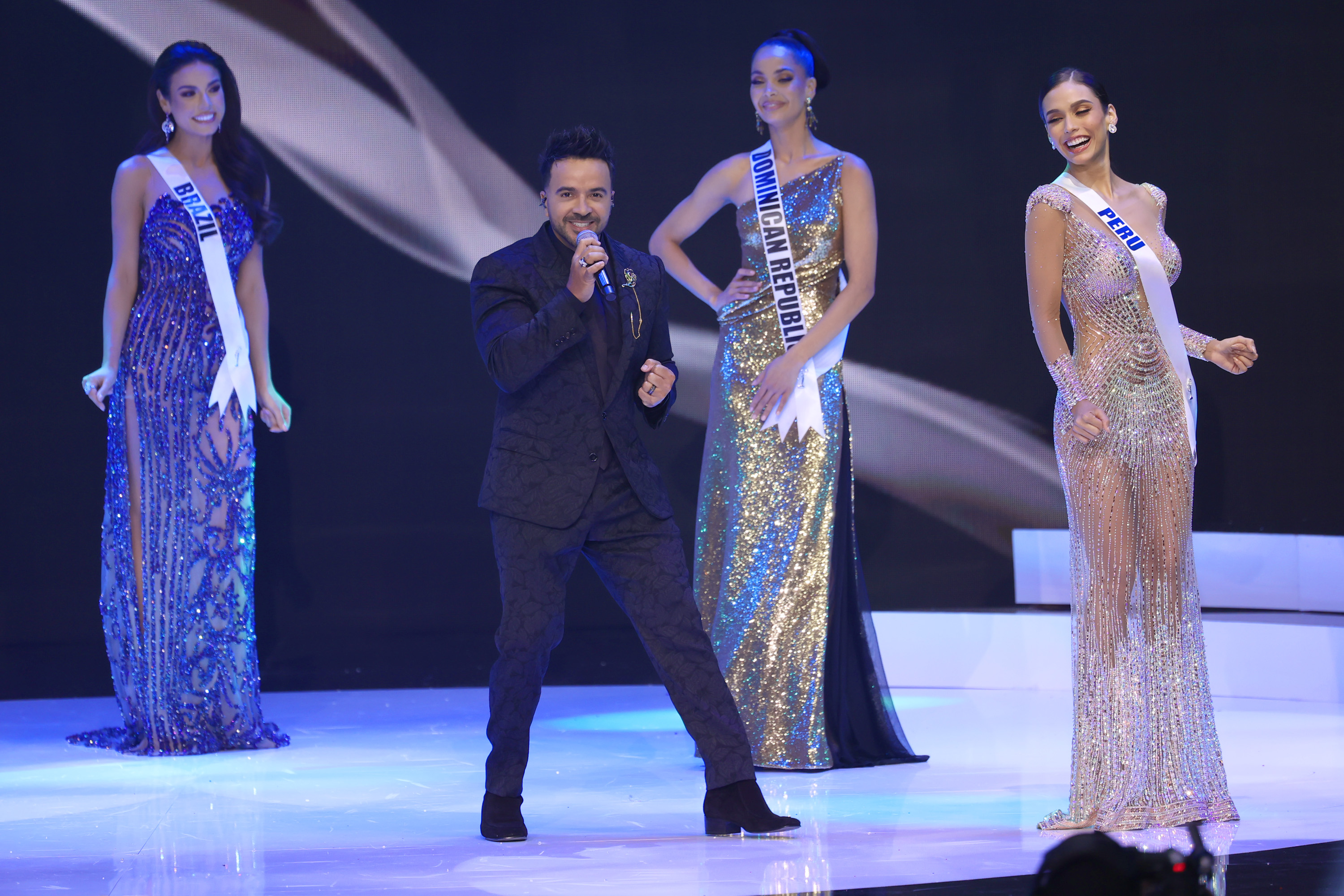 Fonsi en Miss Universo