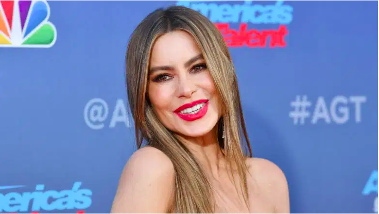 Sofia Vergara estuvo casada anteriormente con su novio de la escuela secundaria Joe González antes de casarse con Joe Manganiello en 2015.