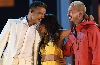 Ricky Martin denuncia ataques homofóbicos:  J Balvin le declara su amor