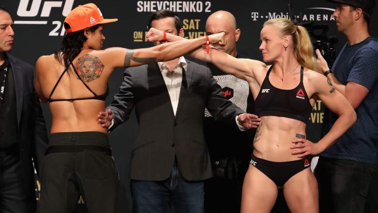 Amanda Nunes y Valentina Shevchenko en el pesaje de UFC 213.