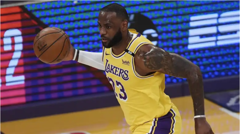 LeBron James, cuatro veces Jugador Más Valioso de la NBA y 17 veces All-Star, entra en su temporada 19