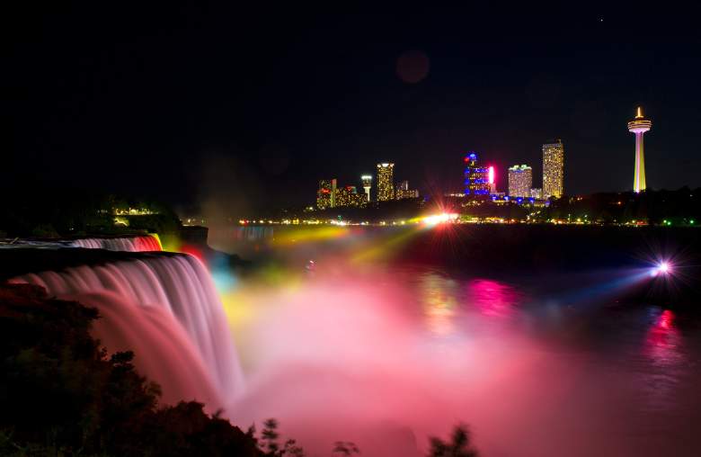 El horizonte de las Cataratas del Niágara, Canadá, se ve desde las Cataratas del Niágara, Nueva York, el 3 de julio de 2016.