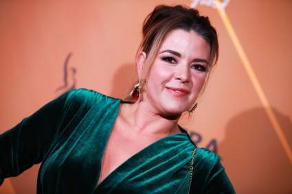Alicia Machado comparte su cama con un nuevo compañero ¡y no es Roberto Romano!