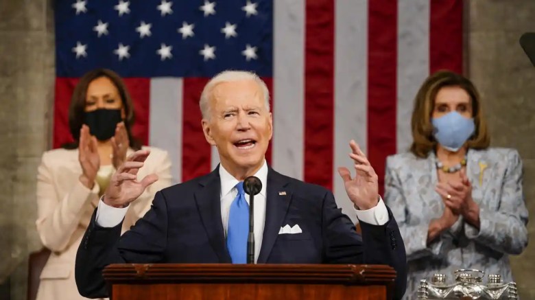 El presidente Joe Biden se dirige a una sesión conjunta del Congreso en 2021.