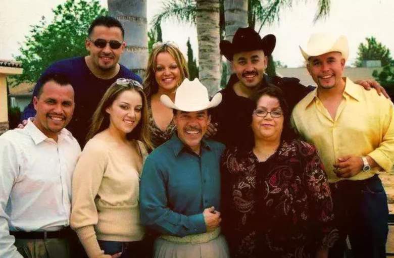 Jenni Rivera, sus padres y hermanos