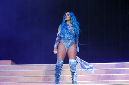 Mira a Karol G cantar “Como la Flor” y “Mamiii” con Becky G en Coachella 2022 [VIDEO]