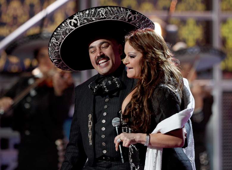 Lupillo Rivera se reencuentra públicamente con los hijos de Jenni Rivera