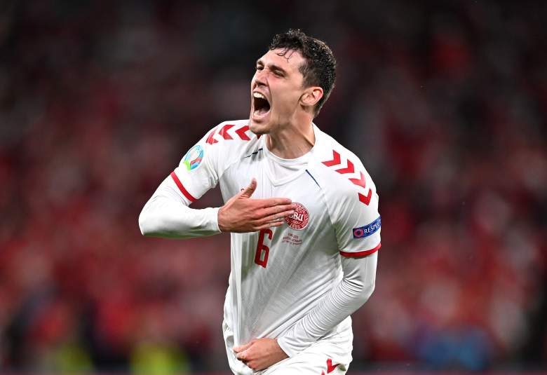 Andreas Christensen de Dinamarca celebra después de marcar el tercer gol de su equipo durante el partido del Grupo B del Campeonato de la UEFA Euro 2020 entre Rusia y Dinamarca en el Estadio Parken el 21 de junio de 2021 en Copenhague, Dinamarca.