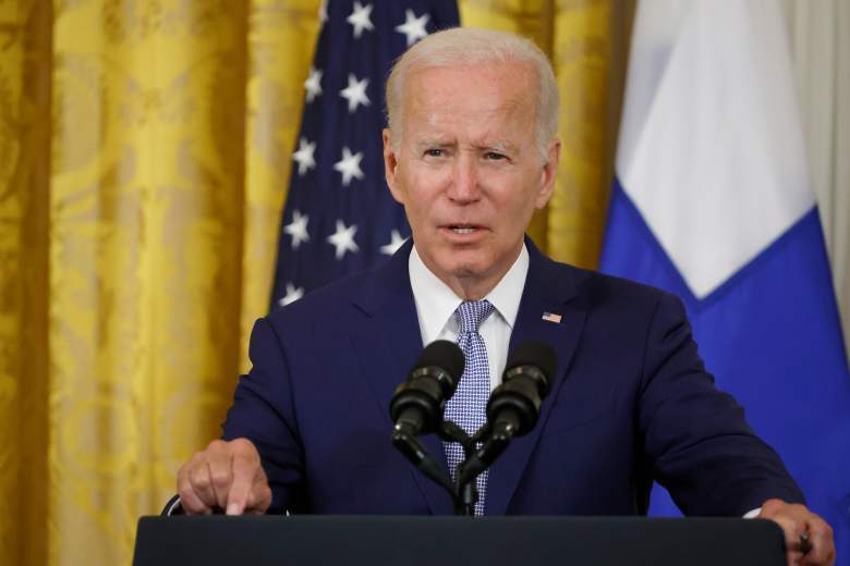 Joe Biden saludó a un senador segundos después de haberle estrechado la mano