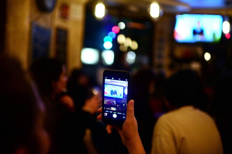 ¿Cuántas veces miramos el teléfono mientras vemos la televisión?