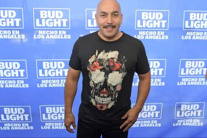 Lupillo Rivera firma contrato para participar en reality de Telemundo
