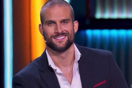 Clovis Nienow se somete a cirugía plastica en la cara: ¿Qué se hizo?