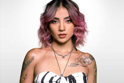 Critican a Leslie Gallardo porque “se cree Manelyk en ‘Los 50′”