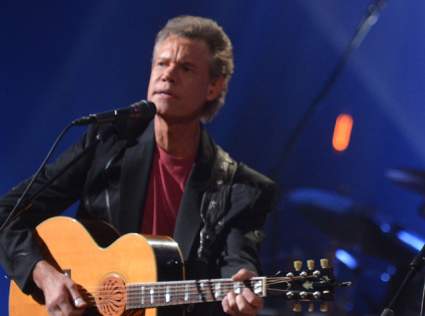 Randy Travis en condición crítica: 5 hechos rápidos que necesita saber
