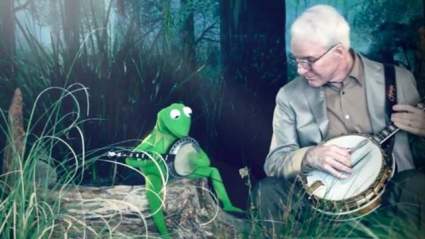 WATCH: Steve Martin y Kermit the Frog Rock Out en Dueling Banjos [VIDEO]