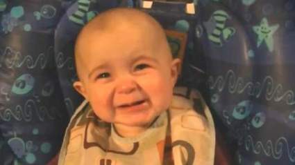 VIDEO: Cries de bebé emocionales como Madre Canciones Rod Stewart