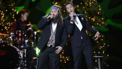 WATCH: Luke Bryan & Duck Dynasty Willie Robertson Sing Hairy Navidad