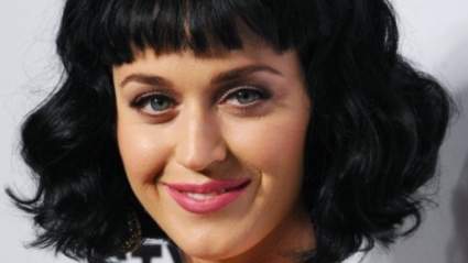 WATCH: Katy Perry realiza los premios BRIT 2014