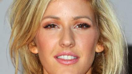 WATCH: Ellie Goulding Strips Down at the 2014 BRIT Awards