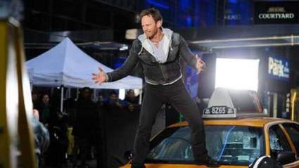 WATCH: ‘Sharknado 2 – El segundo video clip con Ian Ziering, Mark McGrath & Vivica Fox