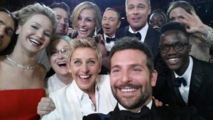 WATCH: Ellen DeGeneres toma una selfie masiva en los Oscars 2014