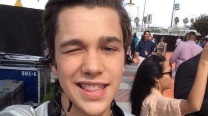 WATCH: Austin Mahone realiza ‘Mmm Sí’ en el KCAs Pre-Show