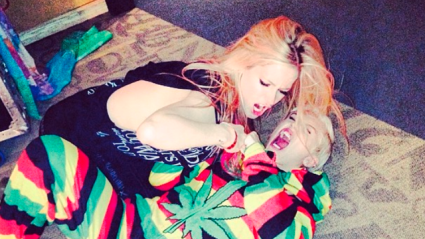WATCH: Miley Cyrus llama a Avril Lavigne a ‘Dumb F**king B**ch ’