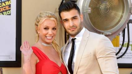 Britney Spears Lleva un rosado Polka-Dot Crop Top en Candid Snaps: ‘Feliz día a mí’