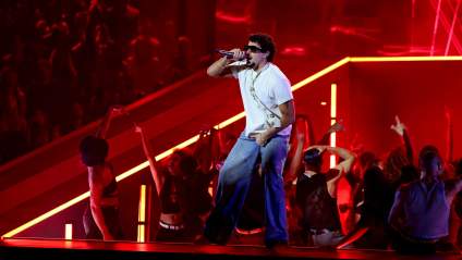 Bad Bunny Comparte la historia de “Debí Tirar Más Fotos”