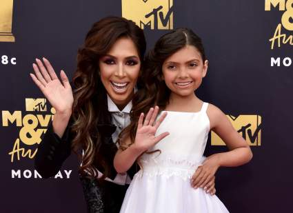 La hija de Farrah Abraham parece irreconocible en el fuego Pic