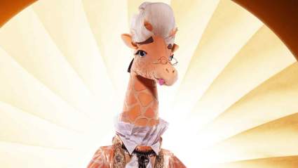 Giraffe en ‘The Masked Singer’ Premiere Clues