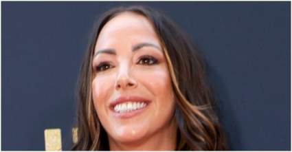 Antiguas ‘Reglas de Vanderpump’ Star Reunites con Co-Stars For Glam Photo en Christmas Gala