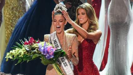 Domingo noche Fútbol detiene Miss Universo 2018 Radiodifusión