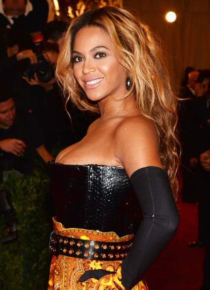 WATCH: Beyonce Caught in Hair-Eating Fan On-Stage